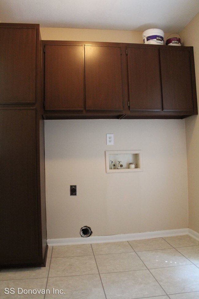 Building Photo - 3 br, 1.5 bath House - 1015 Bingham Drive