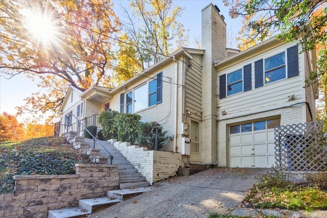 Building Photo - Incredible 5 bed 4 bath home with garage a...