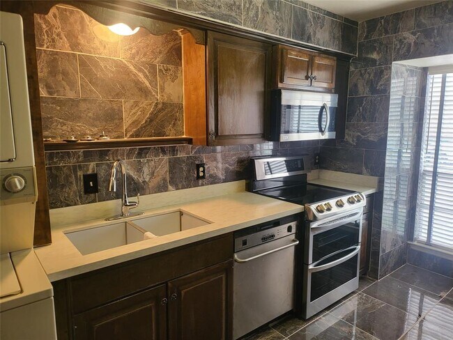 Foto del edificio - 6478 Burgoyne Dr.