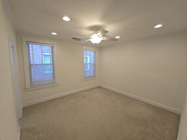 Foto del edificio - 621 W Princess Anne Rd