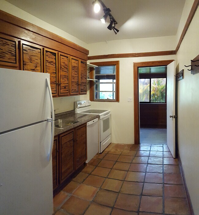 Kitchen - 2140 Secoffee St