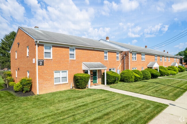 Building Photo - Orchard Court Apartments