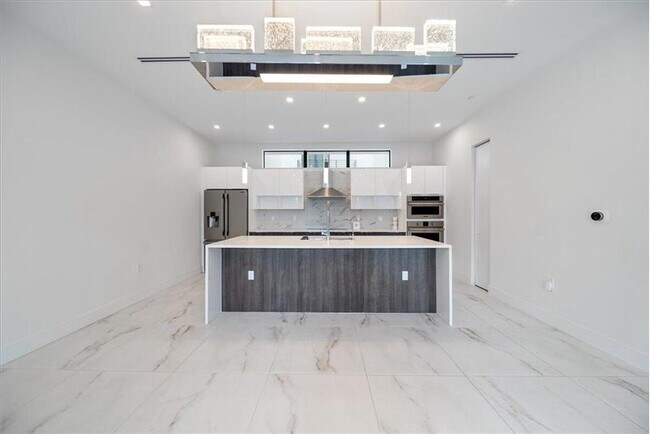 Foto del edificio - 1054 N Victoria Park Rd