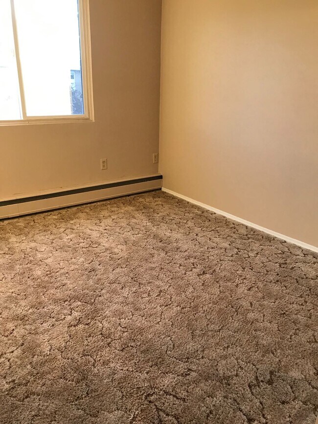 Photo du bâtiment - 1 Bed 1 Bath Unit in Red Deer, AB