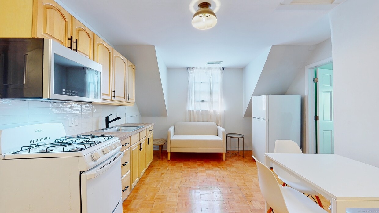 Primary Photo - 86 Edwards St