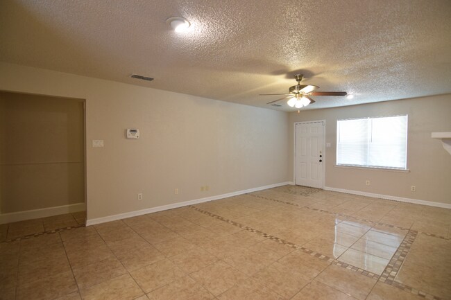 Foto del edificio - 1019 West Ln