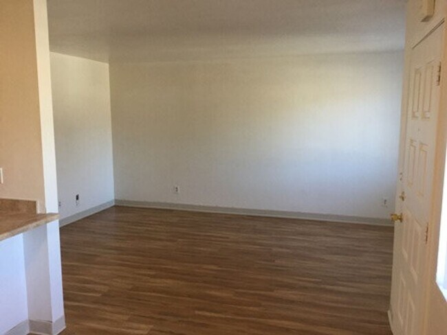 Foto del edificio - Oakwood Village Apartments