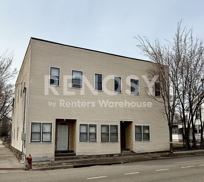 Building Photo - Available Now 2 Bedroom 2 Bath Condo in St. Paul