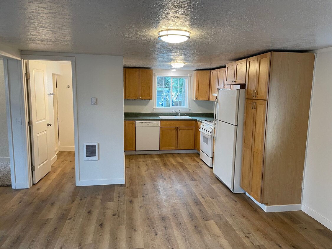 Foto principal - 2 Bed / 1 Bath House in Quiet West Salem H...