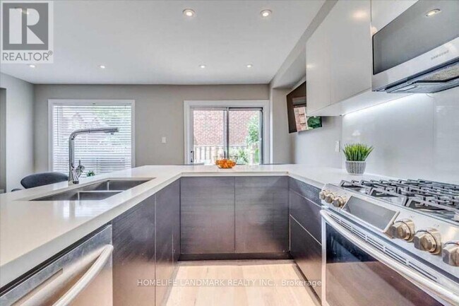Photo du bâtiment - 1425-1425 Abbeywood Dr