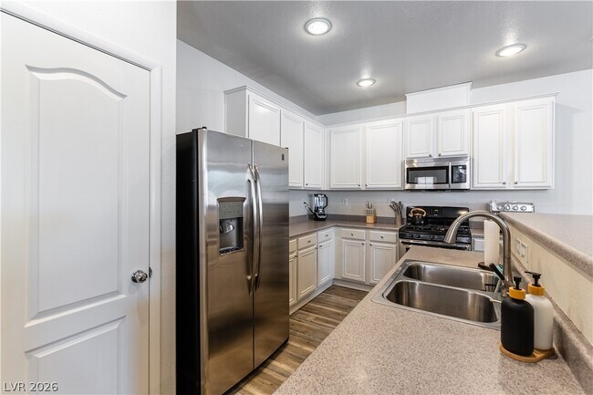 Foto del edificio - 1362 Grass Creek Ave