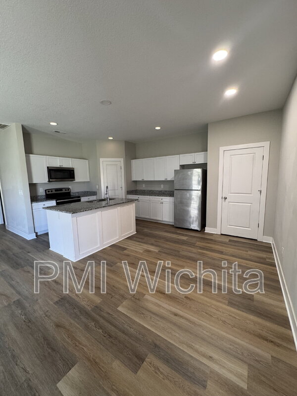 Foto del edificio - 5250 N Cypress Cir