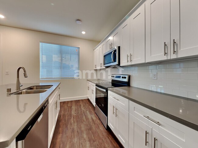 Building Photo - 8842 Tiger Tooth Ave