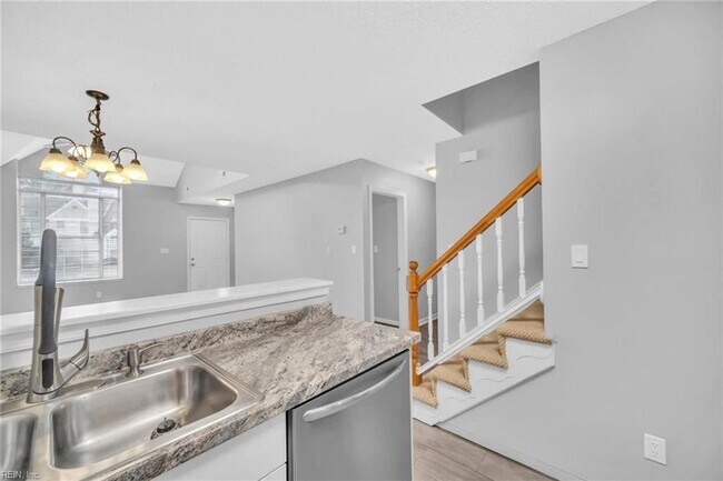Building Photo - 413 Lees Mill Dr