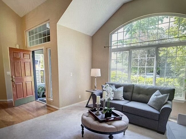 Building Photo - Beautiful 4-bed, 3-bath + 1 office house i...