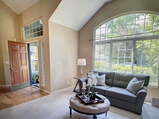 Foto del edificio - Beautiful 4-bed, 3-bath + 1 office house i...