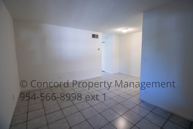 Foto del edificio - Poolside 1/1 in great Hollywood location