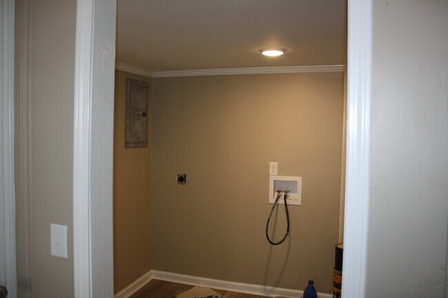 Building Photo - 515 7th Ave