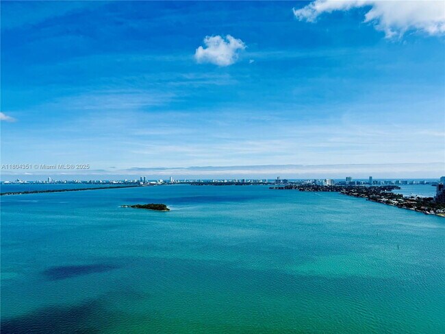 Photo - 2020 N Bayshore Dr Apartment