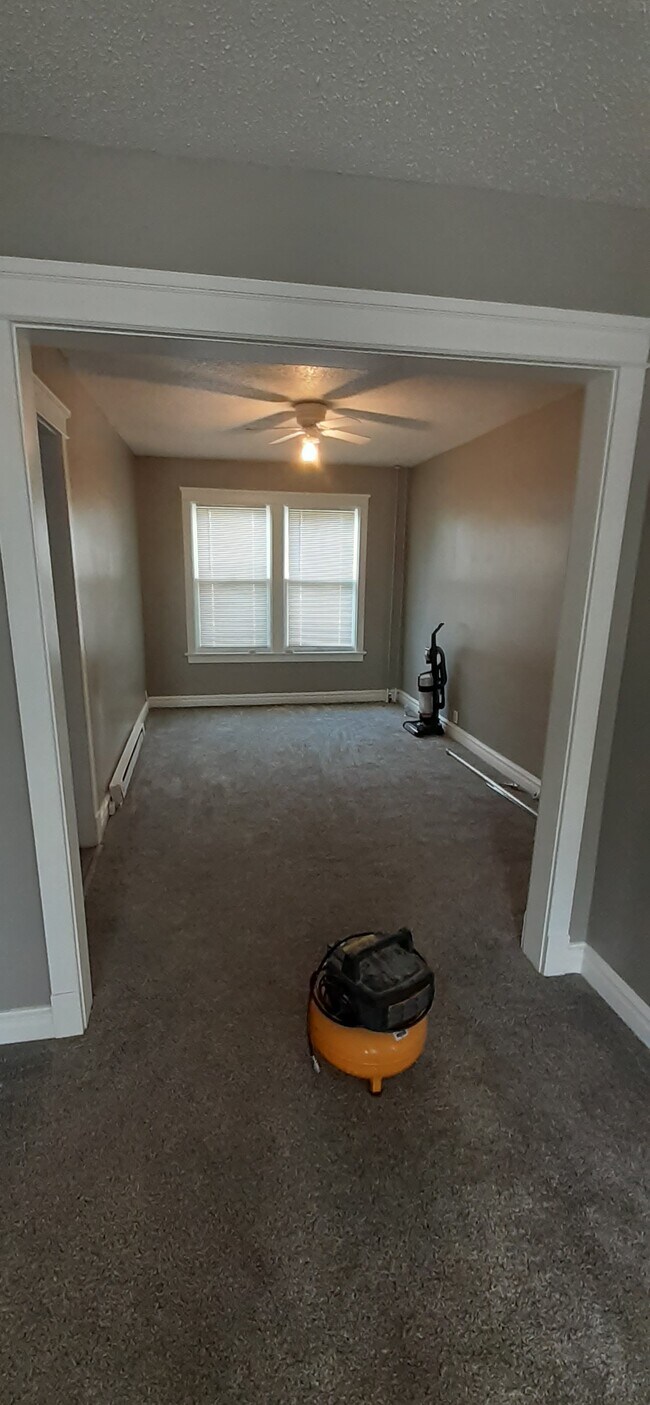 Dining room - 315 N 7th St