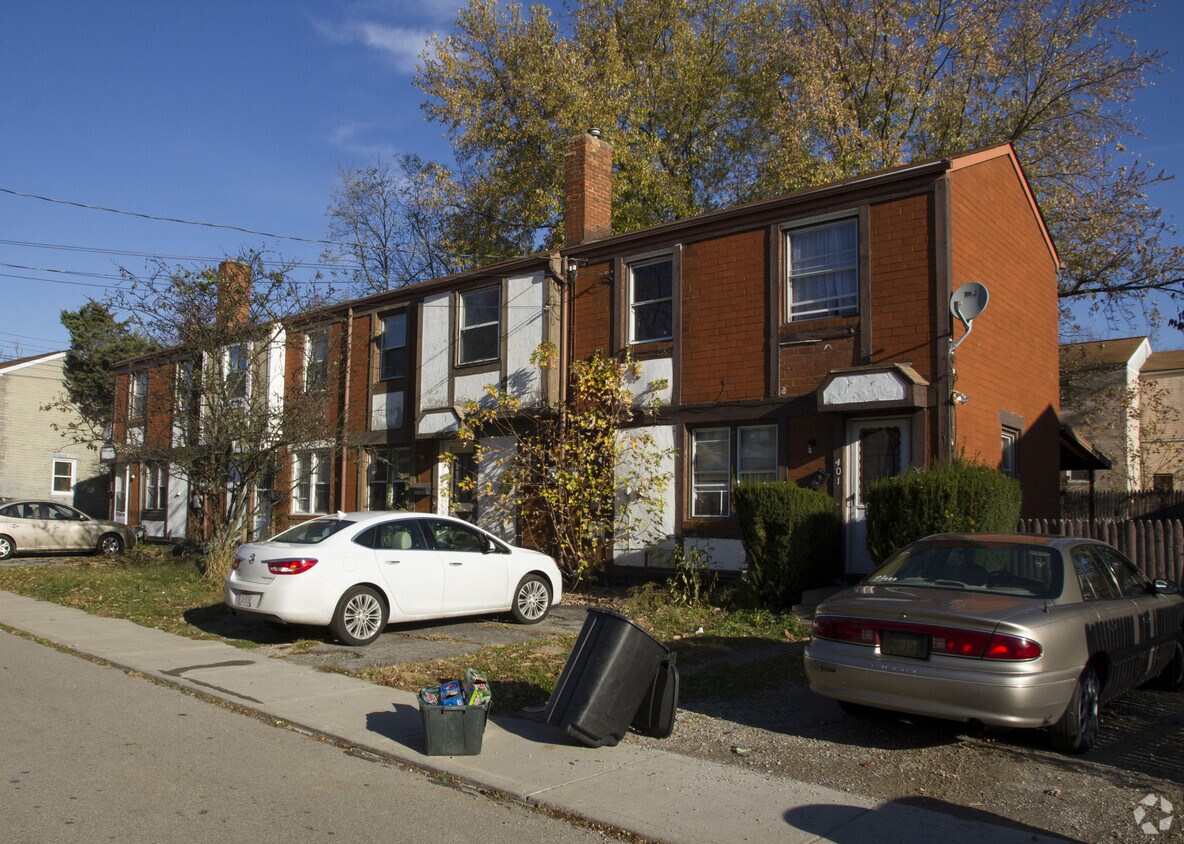 440452 Cedar Dr, Coraopolis, PA 15108 Apartments in Coraopolis, PA