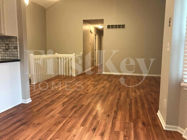 Foto del edificio - 804 NE Karapat Dr