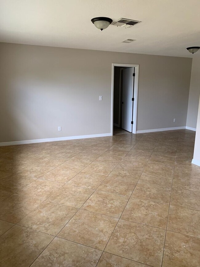 Foto del edificio - Nice 3/2 in St. Cloud on Oversized Lot w/ Lots of Upgrades