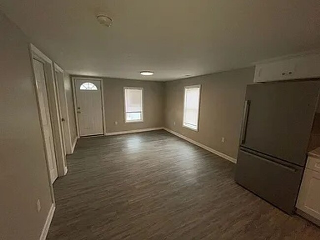 Building Photo - Take a look at this Newly renovated 3 bedr...