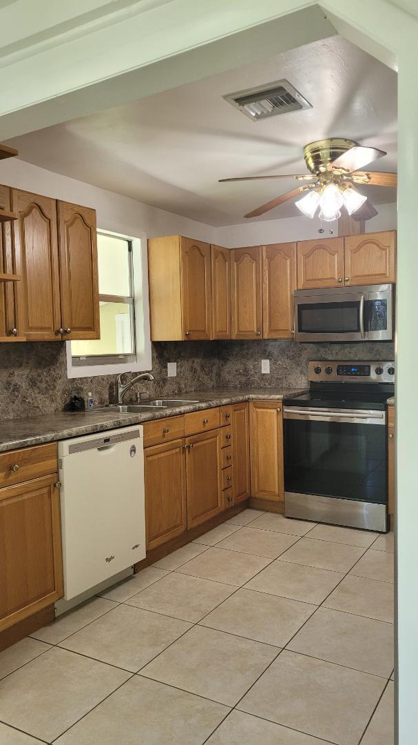 Building Photo - 528 NW 44th Ave