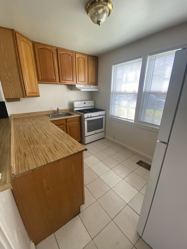 Building Photo - 44 Werden St