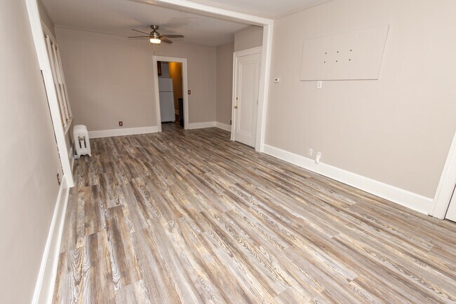 Building Photo - 819 Beaconsfield Ave
