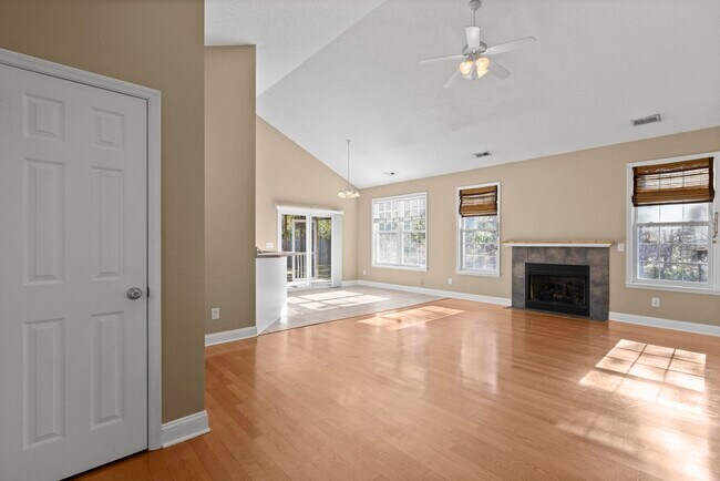 Foto del edificio - 1511 Chadwick Shores Dr