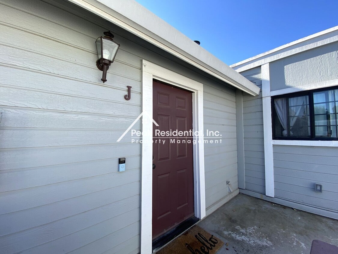 Building Photo - Very Nice Coventry Square 2bd/2ba Condo - ...