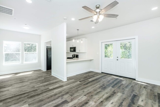 Building Photo - 12053 Turnberry Ave