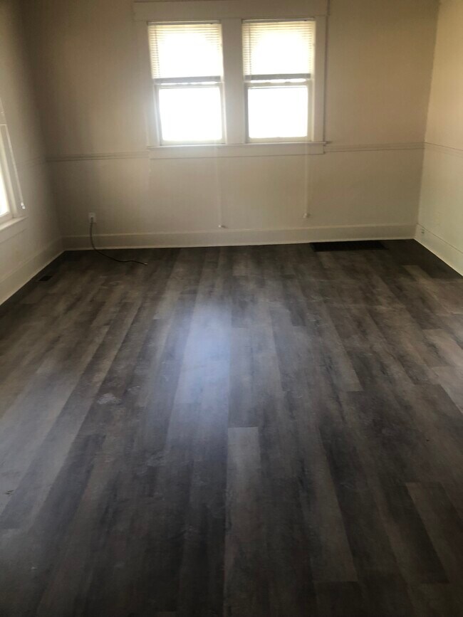 Foto del edificio - 137 E 11th Ave