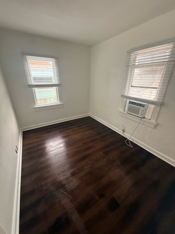 Foto del edificio - 1131 Queen St N