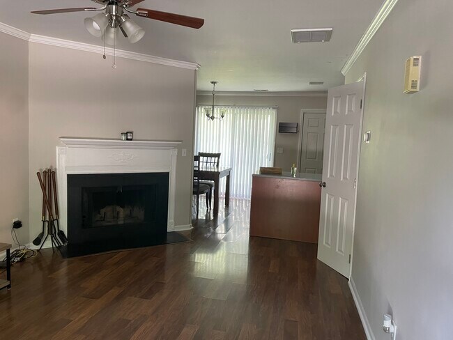 Sala de estar - 109 Friar Ln