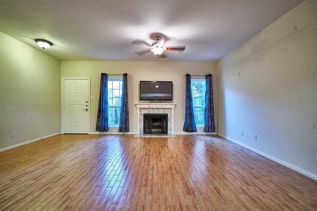 Foto del edificio - 2816 Holly Hall St