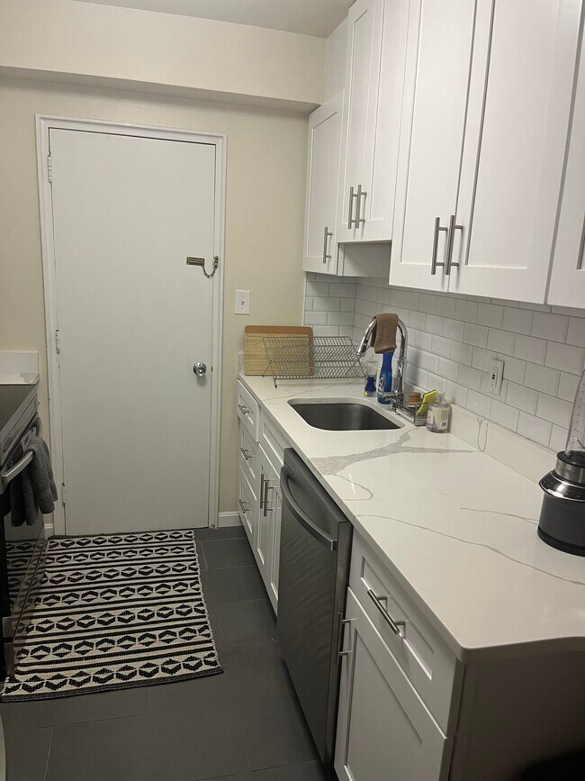Foto del edificio - 4301 Massachusetts Ave NW