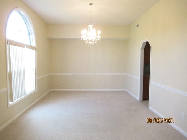 Building Photo - 3370 Aurora Dr