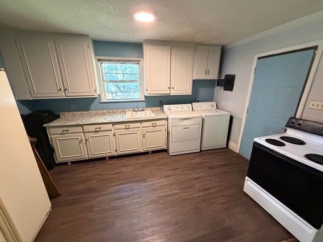 Foto del edificio - Room in Single Family Home on Longleaf Dr