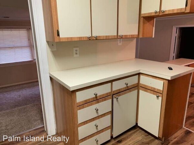 Foto del edificio - 4 br, 1 bath House - 206 Henry St