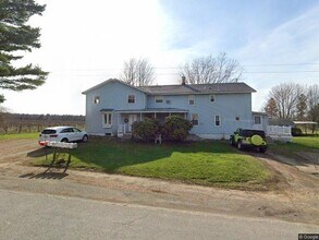 Building Photo - 570 Middle Rd