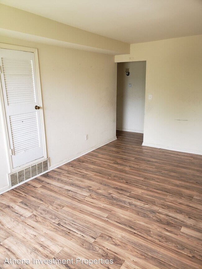 Building Photo - 2030 Catalpa Dr.