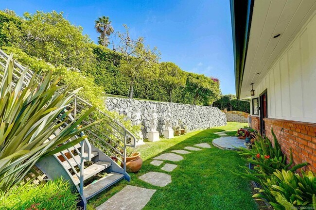 Foto del edificio - 6435 El Camino Del Teatro