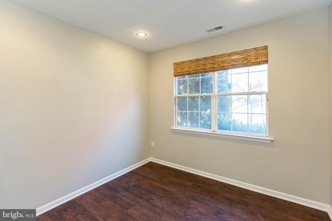 Building Photo - 709 Tola Ct