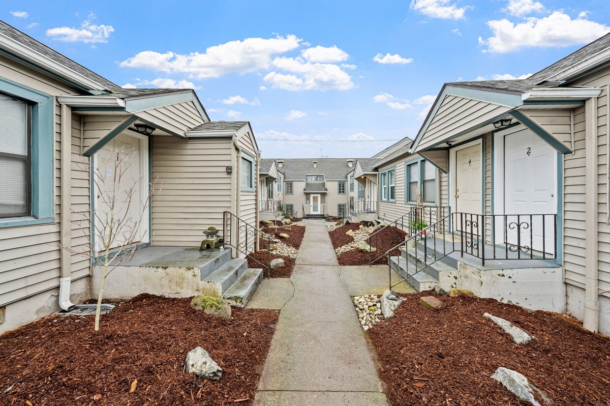 Building Photo - Town Manor Apartments