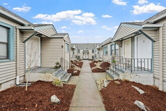 Building Photo - Town Manor Apartments