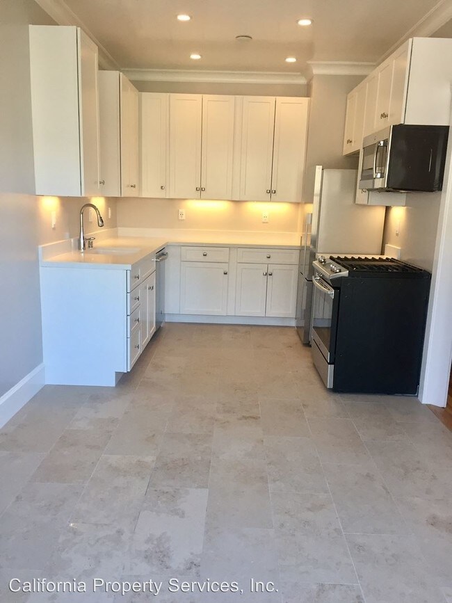 Building Photo - 290 Alhambra St