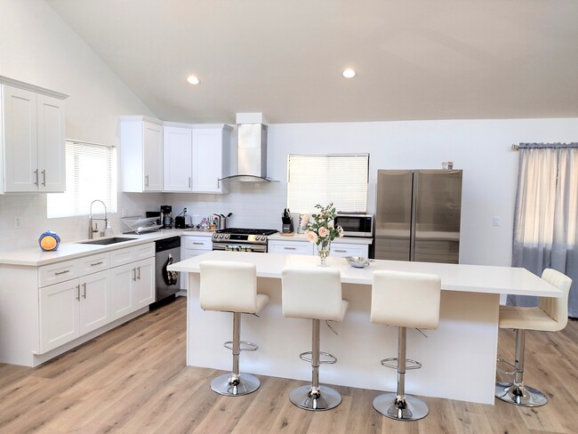 Kitchen-quartz top-stainless steel appliances - 19155 Arminta St